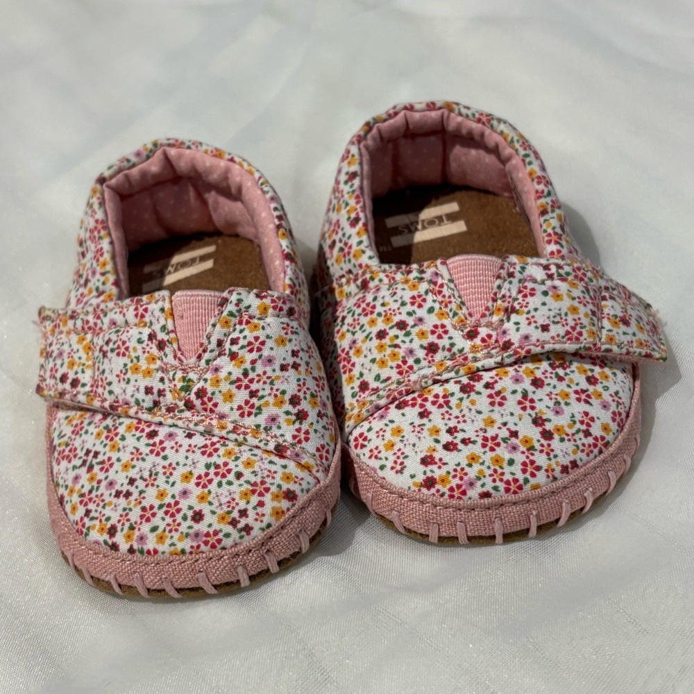 TOMS Baby Girl Shoes Size 2 – Pink Floral Print Prewalker Flats